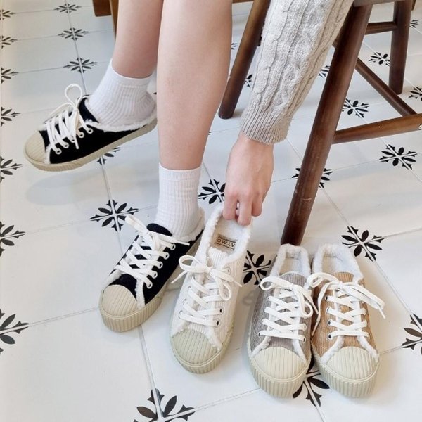 [옷자락] 여자 겨울 한파 골덴 퍼 안감 캐주얼 스니커즈 뮬