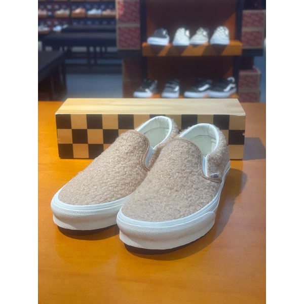 [여주점] (남여공용) 스니커즈 클래식 슬립온 세르파 (베이지) (VN000EACTAN)