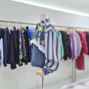 AK원주점 르니앤맥코이 데님 배색 프릴 스트라이프 블라우스 MN05BL016