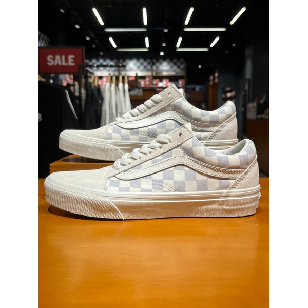 [시흥점] 남녀공용 스니커즈 클래식 올드스쿨 체커보드 (화이트)(VN000D7Z0BP)