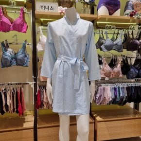 판매가95000원 골프가운으로 착용 가능한  실크필 튤립나염 여성 숏 가운(VGN4292L)