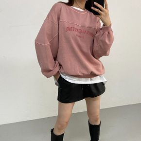 유니크한 캐스팅 피그먼트 면 영문 자수 긴팔 맨투맨 티셔츠_P372388474