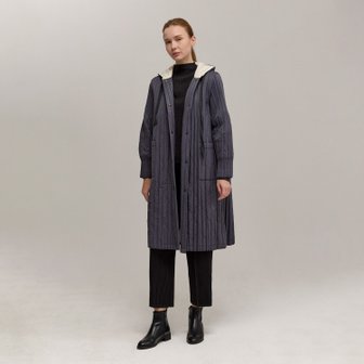 신세계라이브쇼핑 [플리츠미] 커브 엠브로이더리 퀼팅 롱 자켓_PPJKW025010