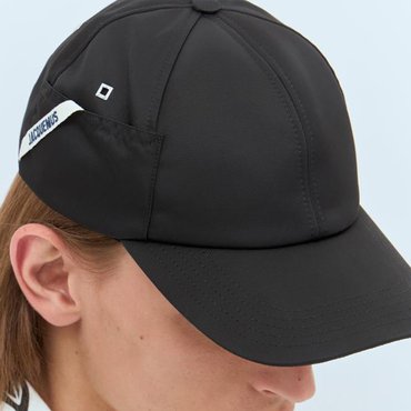 자크뮈스 24 FW 자크뮈스 La Casquette Ovalie 사이드 포켓 볼캡 블랙 24H246AC667 3138 990