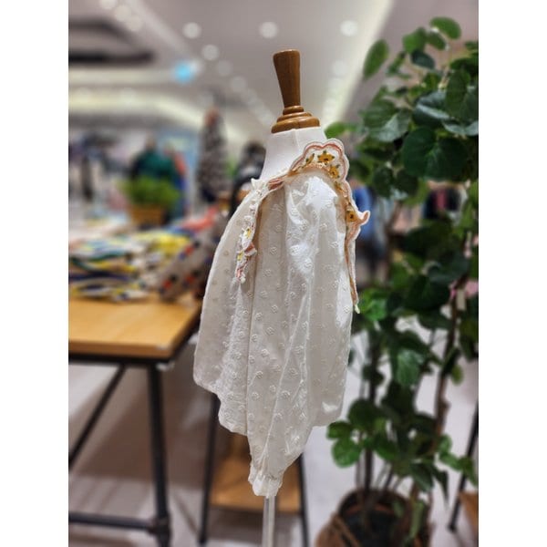 [파주점] 리틀그라운드(WH)룰라비- 플라워프릴블라우스 7511231001