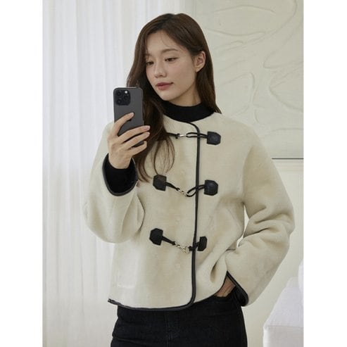 플라스틱아일랜드 버클장식 노카라 무스탕 자켓(PQ4MJ131)