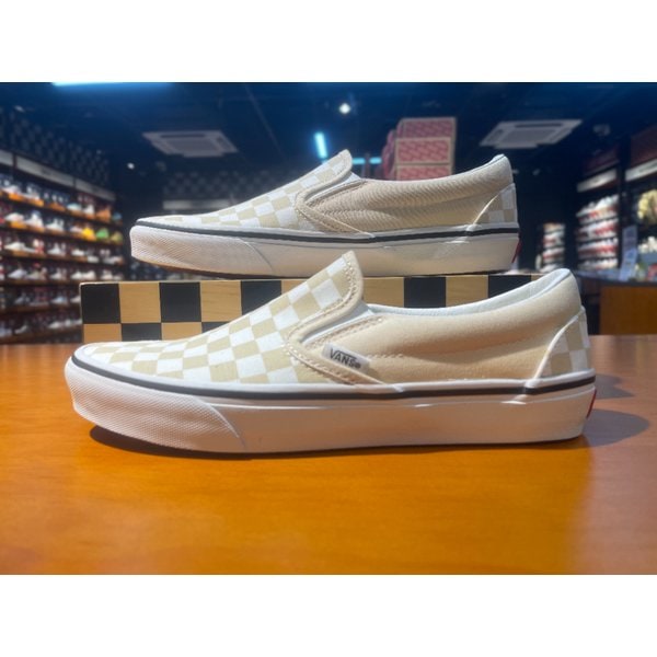 [여주점] (남여공용) 스니커즈 클래식 슬립온 COLOR THEORY CHECKERBOARD (베이지) (VN000D6YCHW)