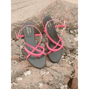 poppy tong sandals Hot pink