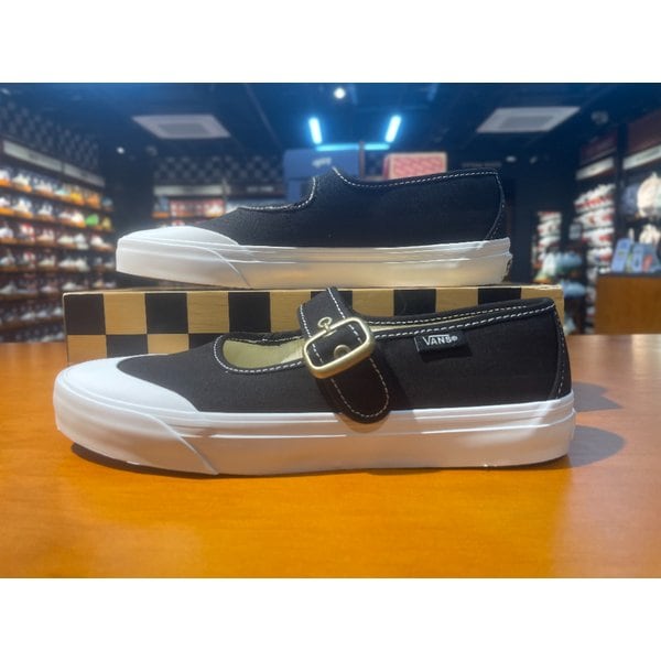 [여주점] (남여공용) 스니커즈 메리제인 Mary Jane (블랙 화이트) (VN000CRR6BT)