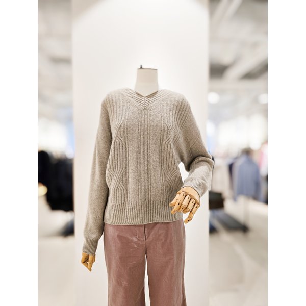 [파주점] [더아이잗컬렉션]브이넥 패턴 풀오버 니트 CPBA1PO311