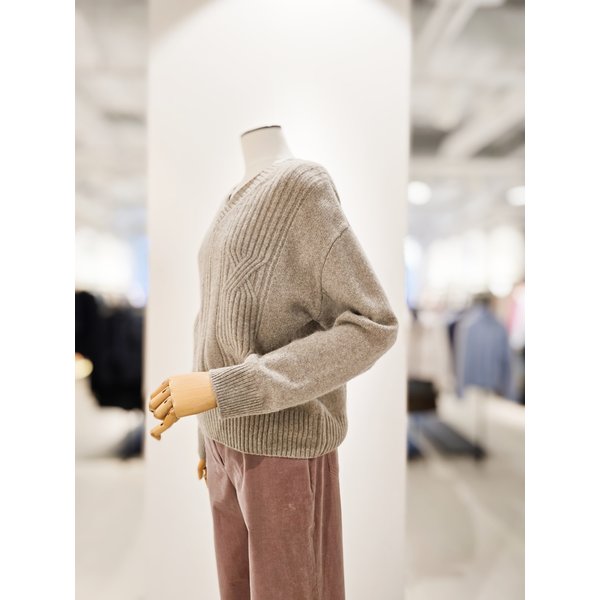 [파주점] [더아이잗컬렉션]브이넥 패턴 풀오버 니트 CPBA1PO311