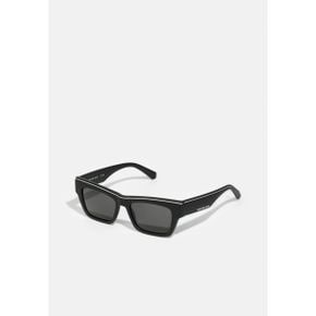 5570028 Calvin Klein UNI - Sunglasses black