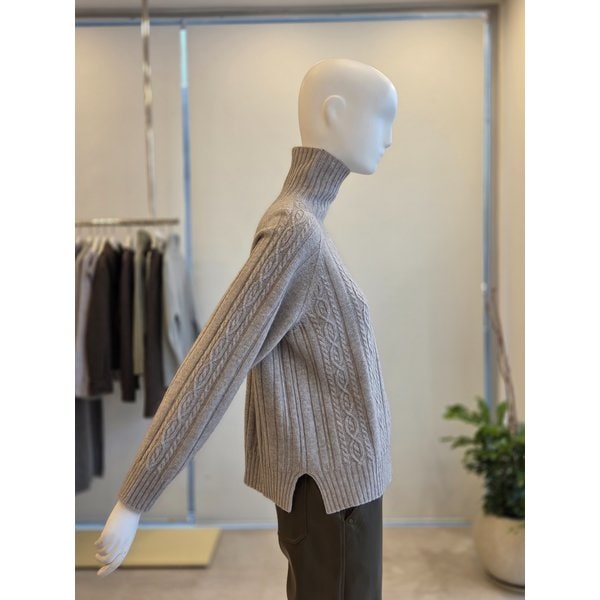 [여주점] [더 아이잗] 여성 울 라쿤 케이블 홀가먼트 니트 (IRBA1PO101)