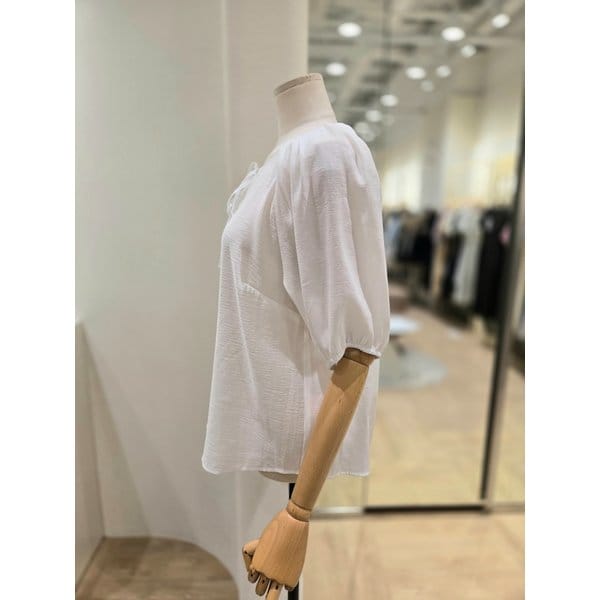 [부산점] 턱 디테일 볼륨 블라우스(PR2WB081)