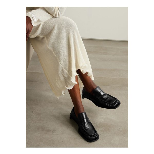 주름 크링클 가죽 페니 로퍼 블랙 1647597358678081