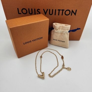 LOUIS VUITTON 목걸이 에센셜 브이 V 골드 M00857 1604057 2308886