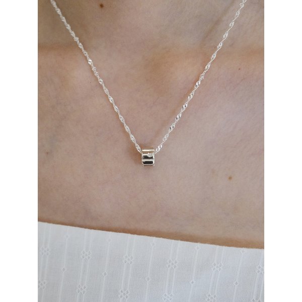 flush marshmallow necklace