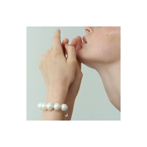 Soft Big Pearl Bracelet