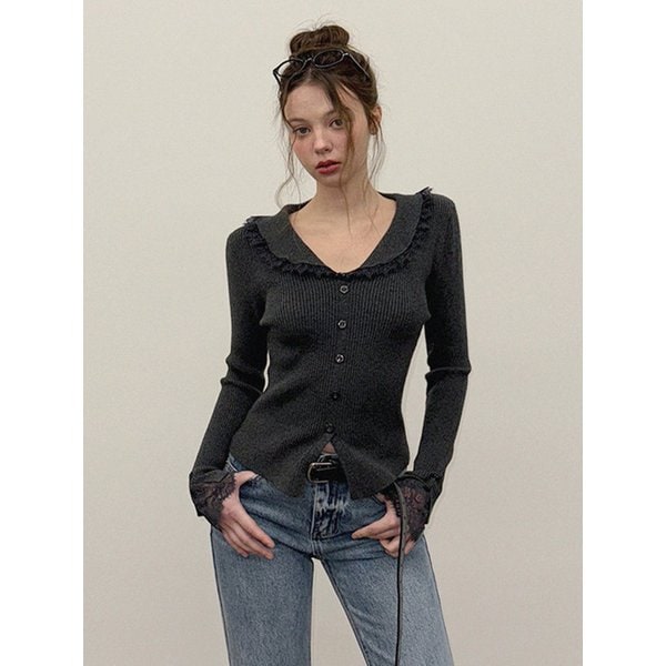 베론 카라 레이스 플라워 버튼 긴팔 니트