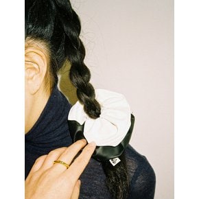 Camille Scrunchie - Black & Ivory