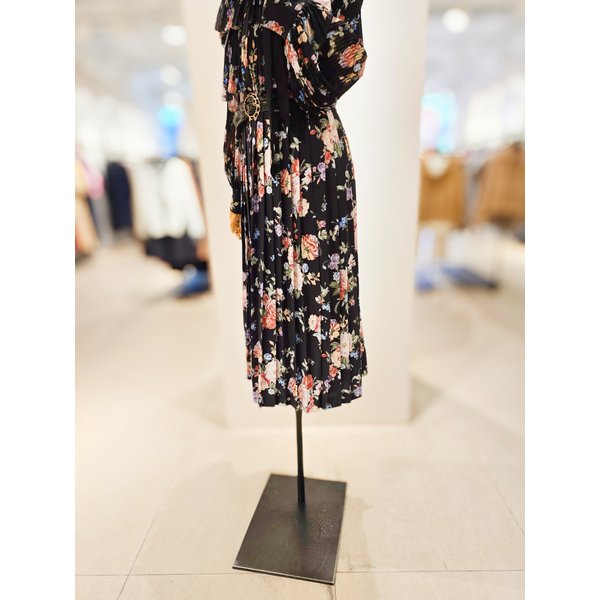 [파주점] [더아이잗컬렉션]블룸 드레이프 플라워 스커트 CR4A0SK131