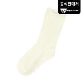 [다이나핏 공식] 남녀공용 베이직 자수 로고 크루삭스 YUA26S08W8 (정상가 12000)