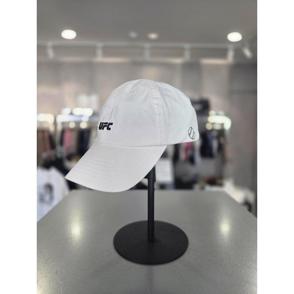 [여주점] UFC 에센셜 볼캡 화이트 U2HWU1320WH