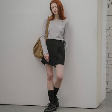 노운베러 A-line gloss warp short_Black