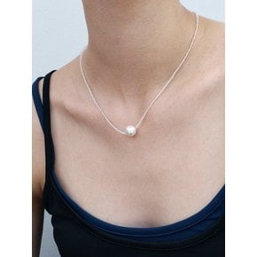 Clear Line Pearl Necklace