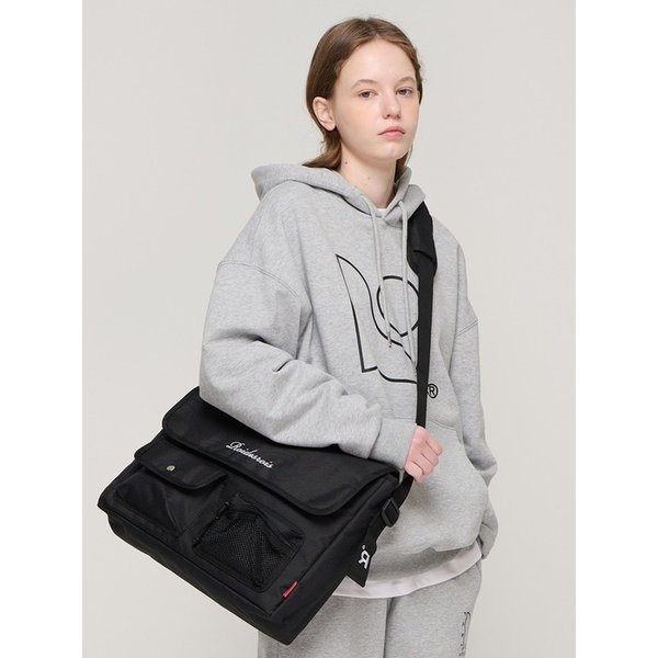허쉬 메쉬 포켓 크로스 메신저백 (블랙)