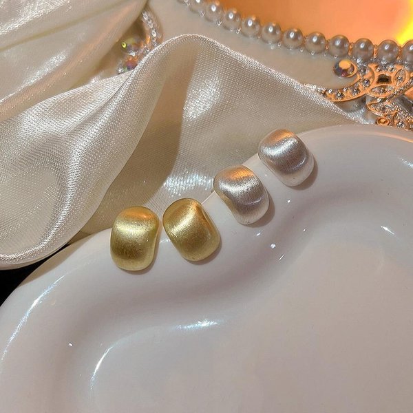 [옷자락] 여성 심플 기념일선물 무광 컬러 스터드 귀걸이