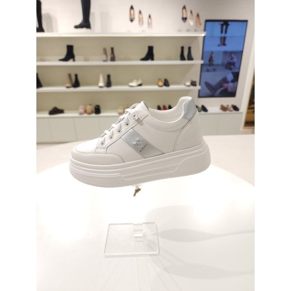 [부산점] [바바라] 6cm 밴딩끈 스니커즈 BBJ174