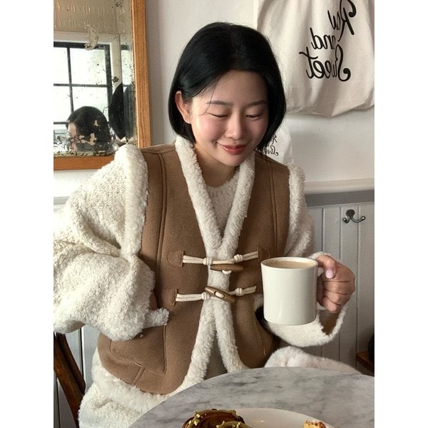 비플랫 무스탕 베스트 (Brown)