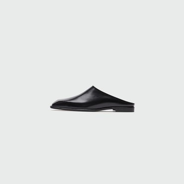 EENK YCOP Square-toe Flat Mules - Black