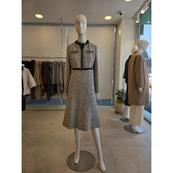 [여주점] [더 아이잗] 여성 프릴넥 트위드 플레어 롱 원피스 (IRAA0OP011)