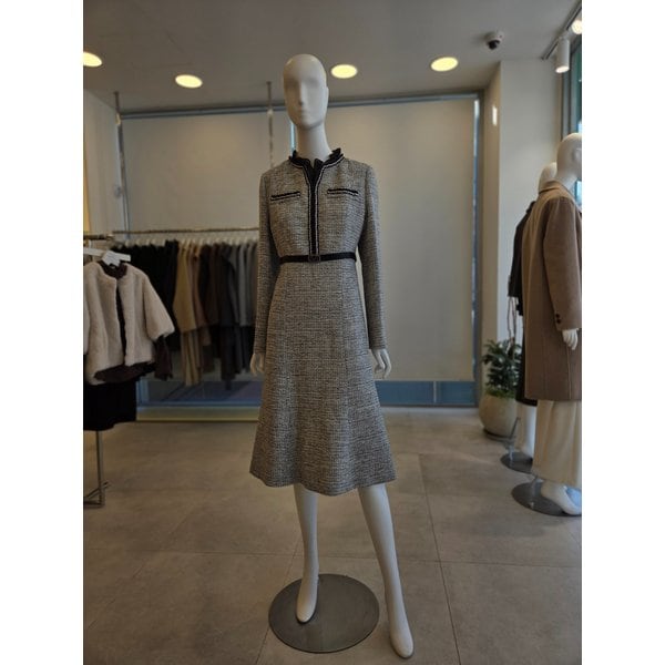 [여주점] [더 아이잗] 여성 프릴넥 트위드 플레어 롱 원피스 (IRAA0OP011)