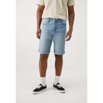 이스퀘어 4567558 American Eagle MEDIUM CLEAN CUTOFF - Denim shorts classic medium denim