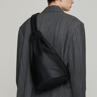 내셔널퍼블리시티 TAHO WR SLING BAG 블랙