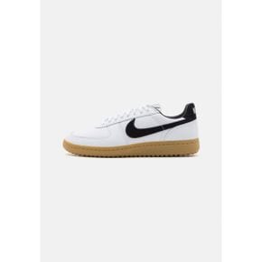 5106364 Nike FIELD GENERAL 82 SP UNI - Trainers white/black/light brown