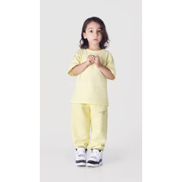 아크메드라비 KIDS BASIC LOGO PANTS LIGHT YELLOW 키즈조거팬츠 베이직로고 라이트옐로우