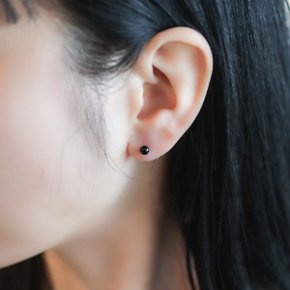 [ 본사정품 / 실크 파우치 쇼핑백 증정 ] 14k 금 오닉스 블랙 귀걸이