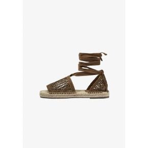 4783763 OYSHO Sandals - brown