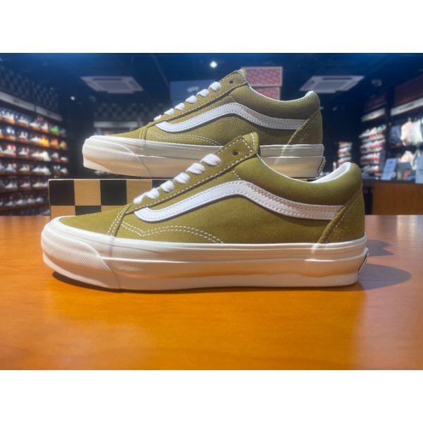 [여주점] (남여공용) 스니커즈 프리미엄 올드스쿨 Lx (골드) (VN000D9JEMJ)