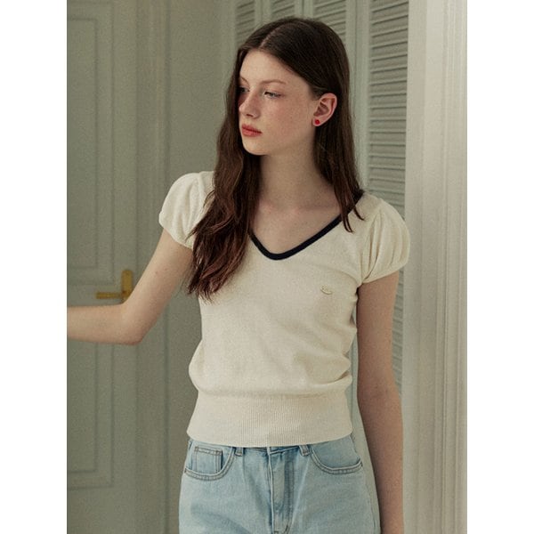Back ribbon coloring v neck puff knit - white