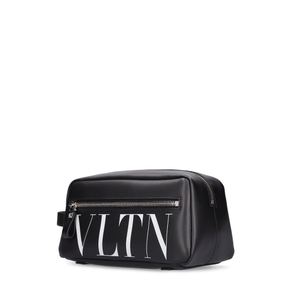 [해외배송] 23 S/S 발렌티노 VLTN 미디엄 레더 TOILETRY 백 B0060363188