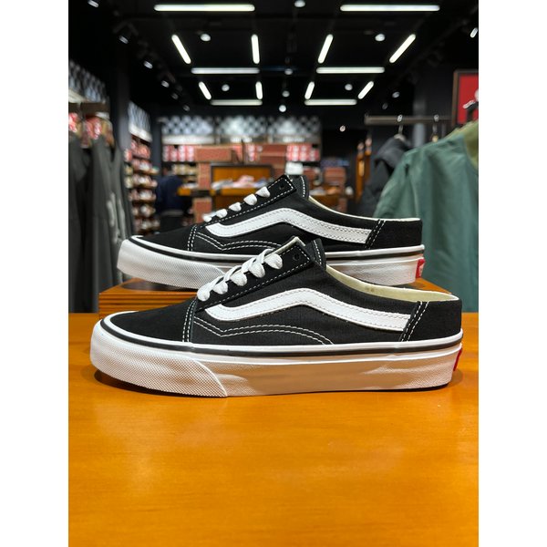 [시흥점] 남녀공용 스니커즈 올드스쿨 뮬 (블랙)(VN0A3MUS6BT)