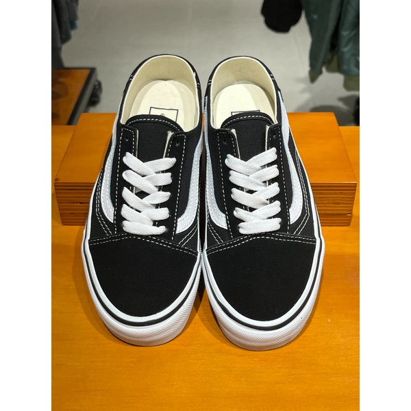 [시흥점] 남녀공용 스니커즈 올드스쿨 뮬 (블랙)(VN0A3MUS6BT)