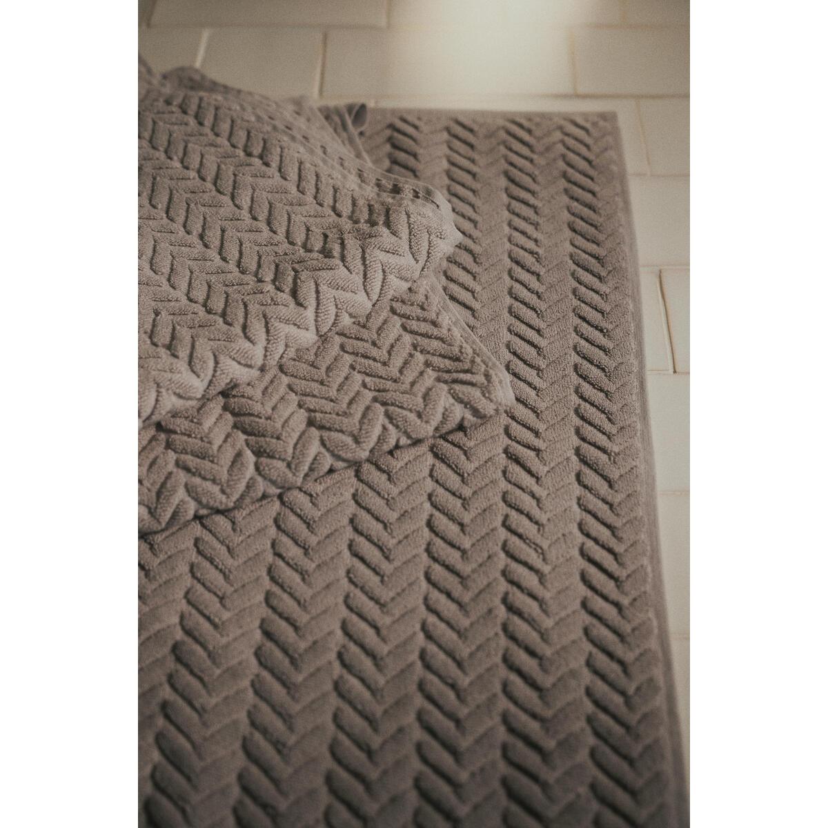 1000834352772