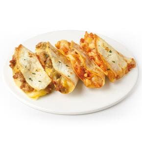 바삭 불고기 & 트리플 치즈 치킨 퀘사디아
