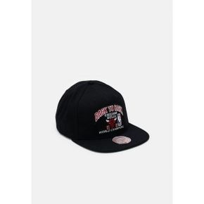 3214712 Mitchell  Ness 미첼 네스 NBA 시카고 불스 연속 챔피언 스냅백 - 캡 블랙